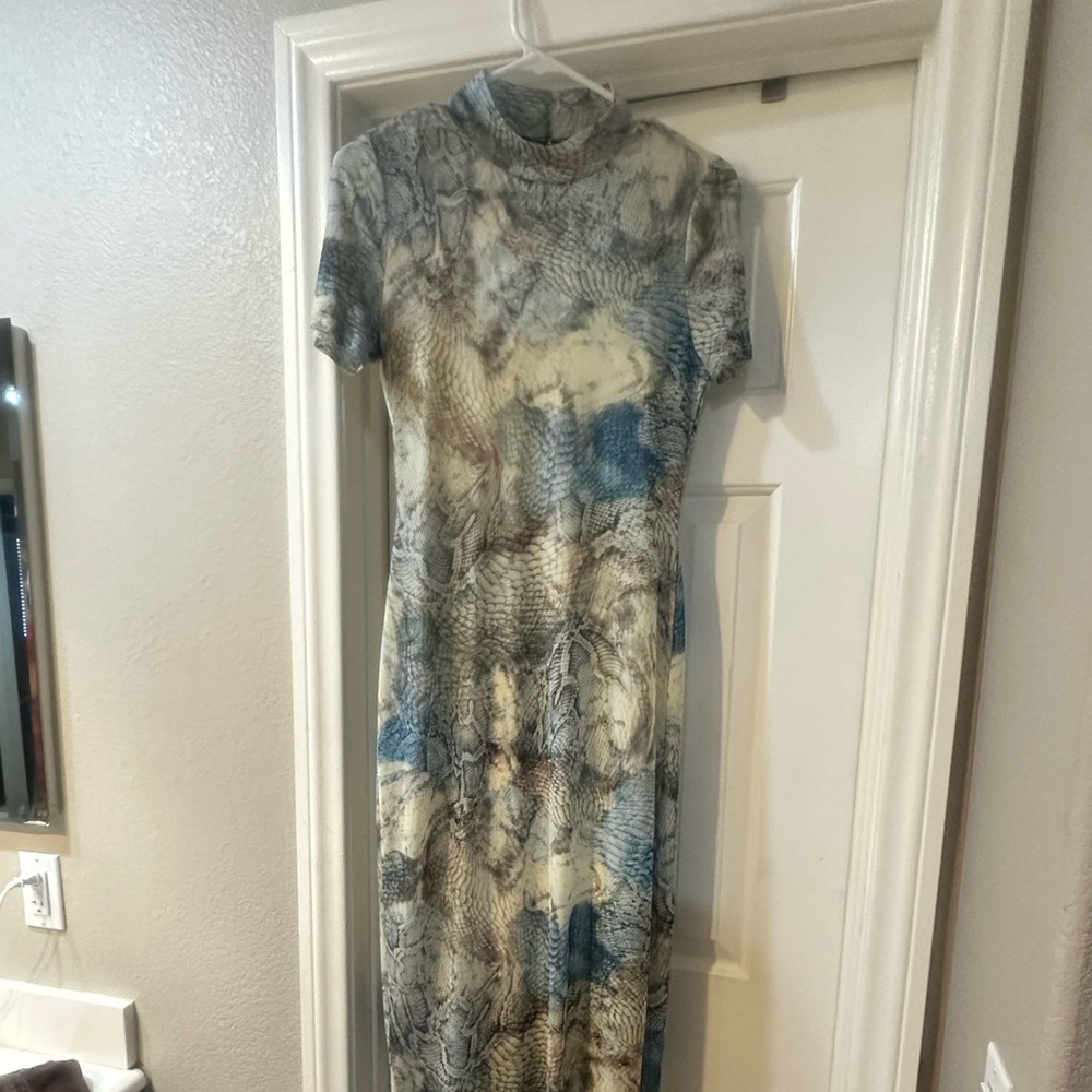 Steve Madden Blue, Cream and Gray Marble-Print Midi Dress - Picture 3 of 7